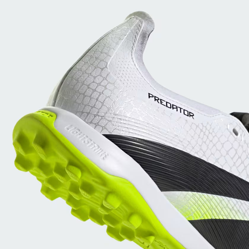 Torretin de fútbol con lengüeta plegable Predator League para pasto sintético