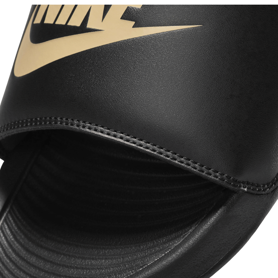 SANDALIA NIKE VICTORI ONE 'NEGRO/DORADO' - CN9675006